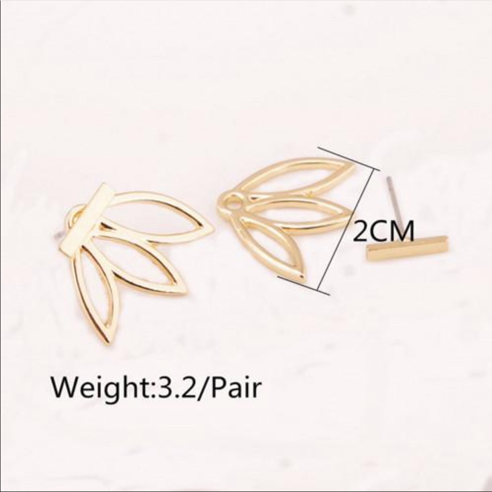 Gold plated alloy t bar with flower back earring - Picture 5 of 5